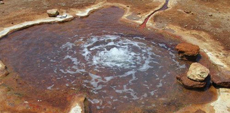 چشمه آب معدنی تاپ تاپان